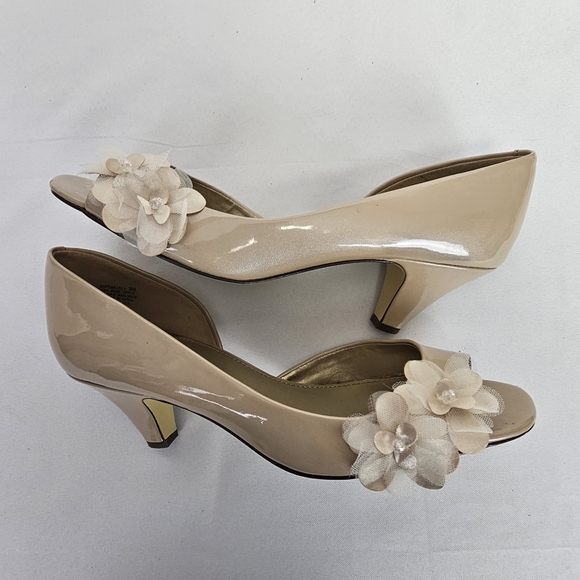 Bandolino Women's Pemberly D'Orsay Pump Nude Sz 9 Vanilla Girl Coquette Neutral - Picture 8 of 10